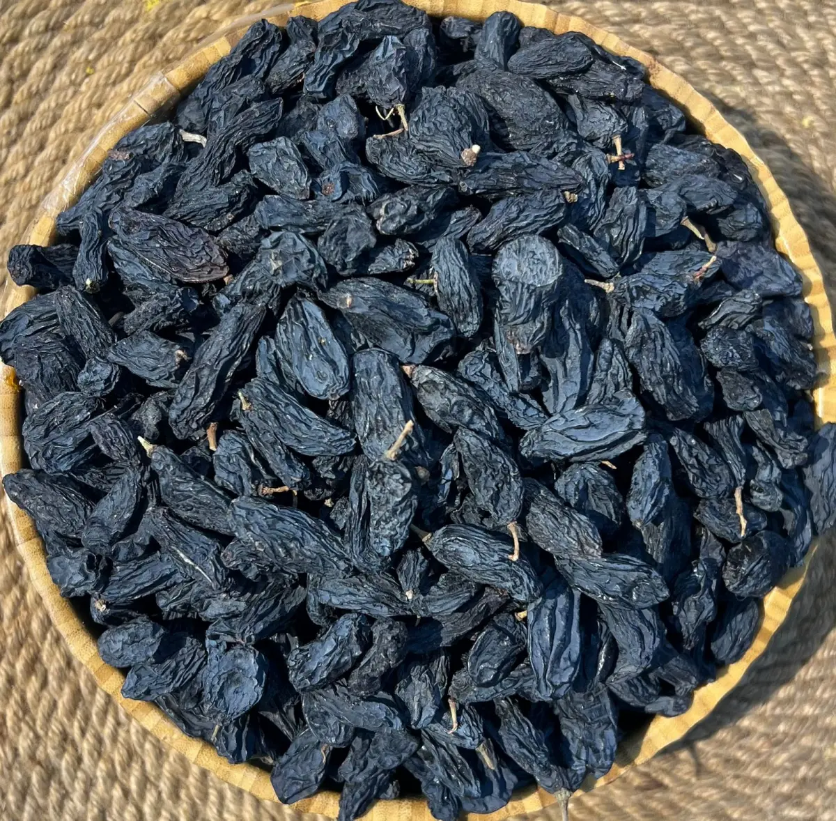 مێوژی ڕەشی ئۆزبەکی کۆدی سوور